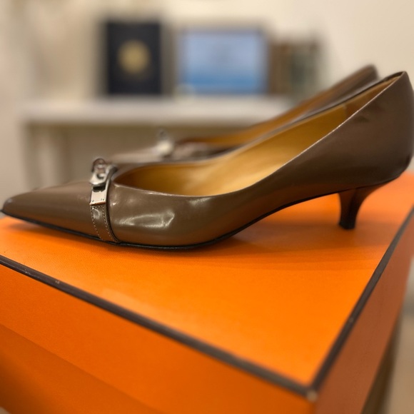 Hermes Brown Leather Pumps W/ Silver Tone Kelly Buckle Hardware Size 34.5 - Picture 4 of 6